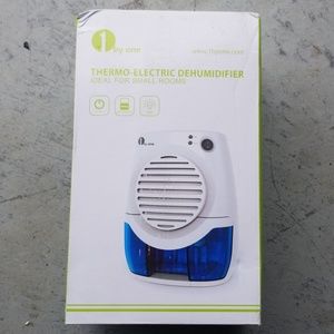 Thermo electric dehumidifier